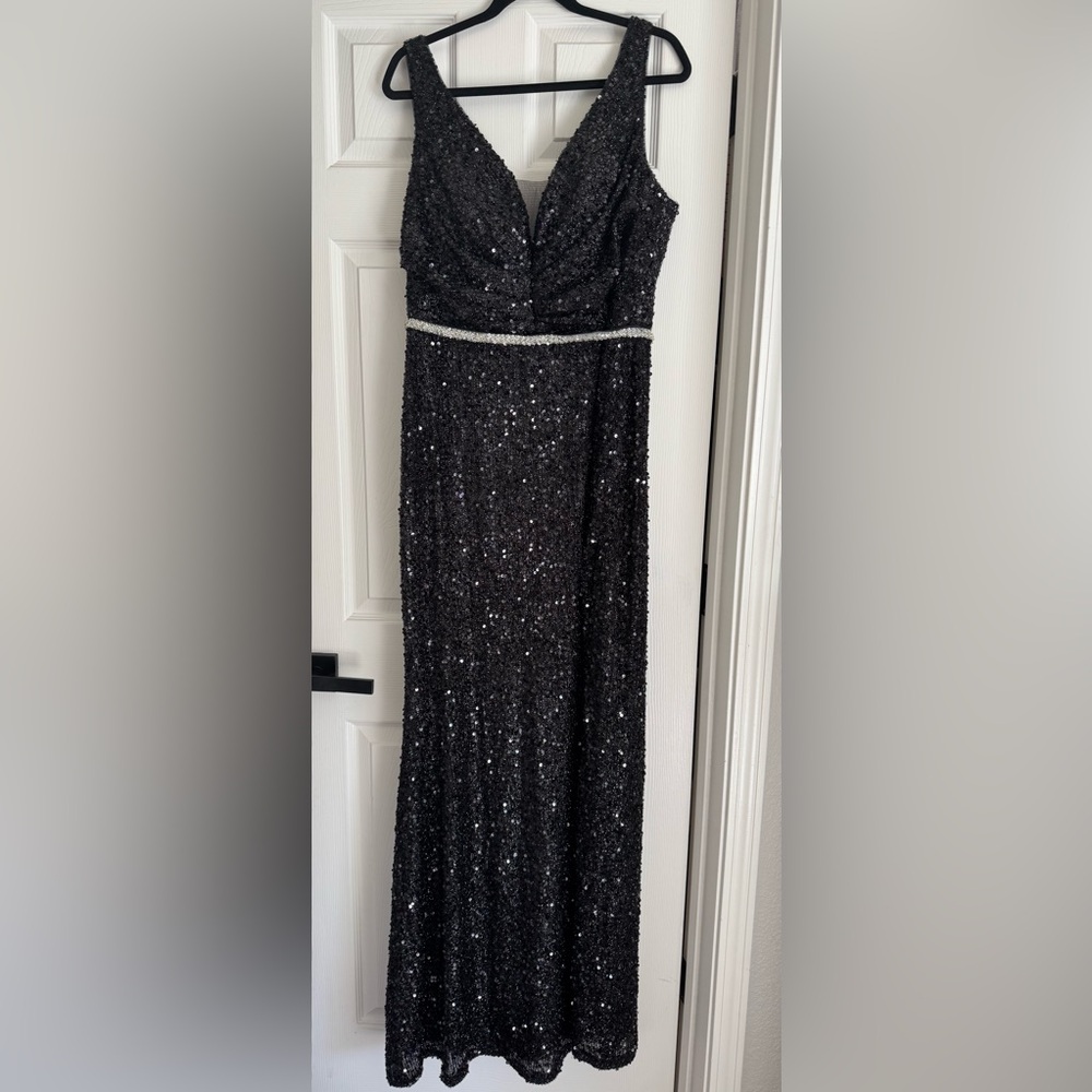 May Queen Black Sequin Gown. NWT!!!! Size 16.